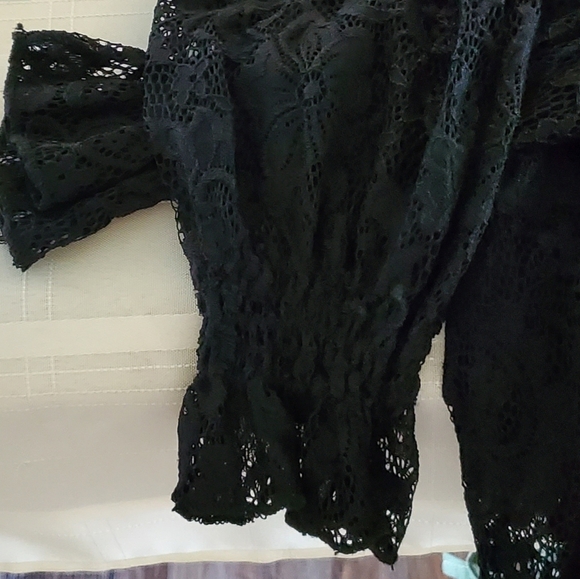 Elegant Black Lace Women's Top - Picture 3 of 3